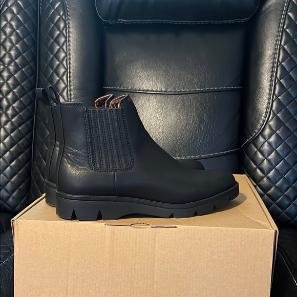 b.o.c. Black Chelsea Boots with Durable Rubber Sole - Picture 1 of 8